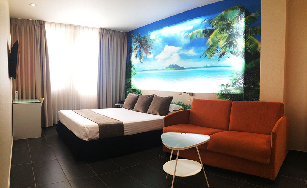 habitación doble, triple o cuádruple cabecero de playa y palmeras