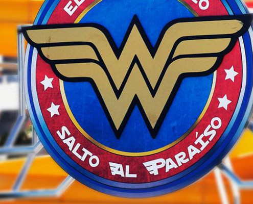 parque warner beach wonder woman