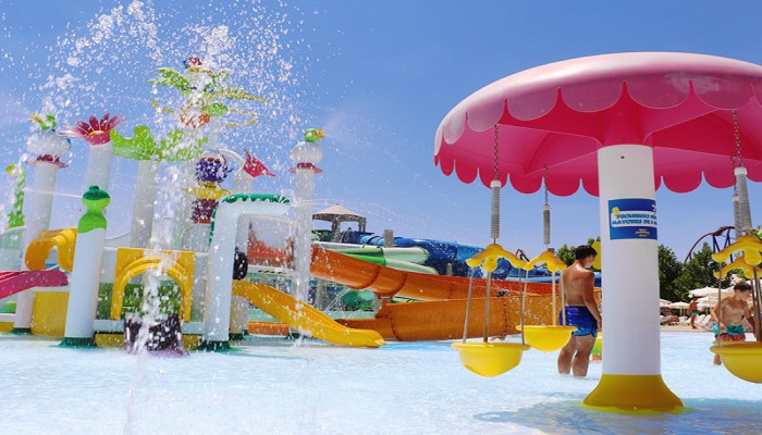 Todos al agua Parque Warner Beach