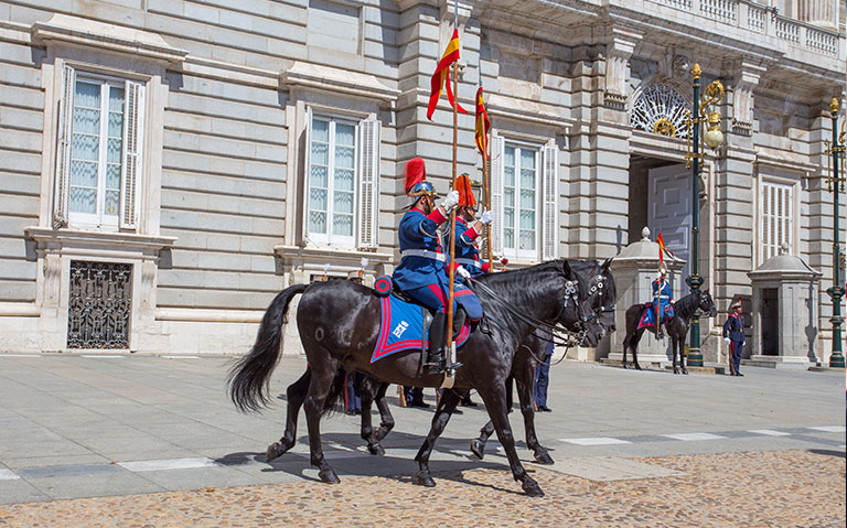 cambio de guardia palacio real de Madrid
